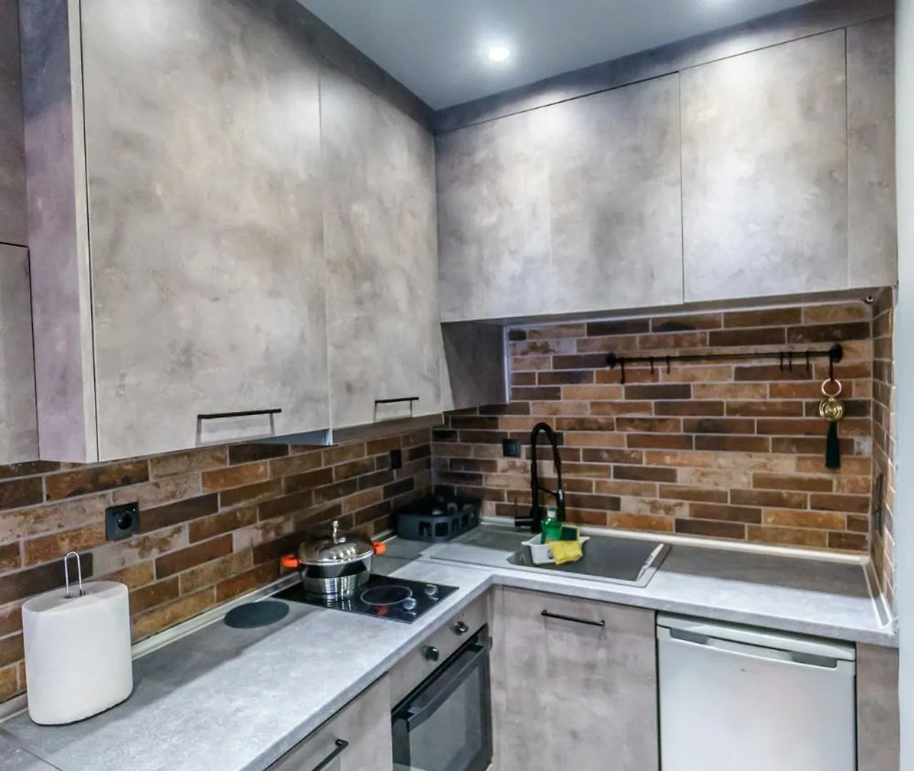Happiness Studio With Terrace. Thessaloniki Apartment